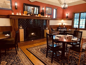 Springside Inn,Aurora>>Auburn,3 star