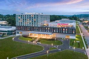 The Summit Hotel,Near Cincinnati Observatory Center,4 star