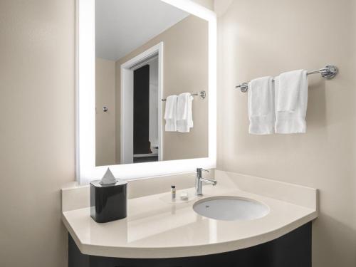 staybridge suites seattle south lake union by ihg