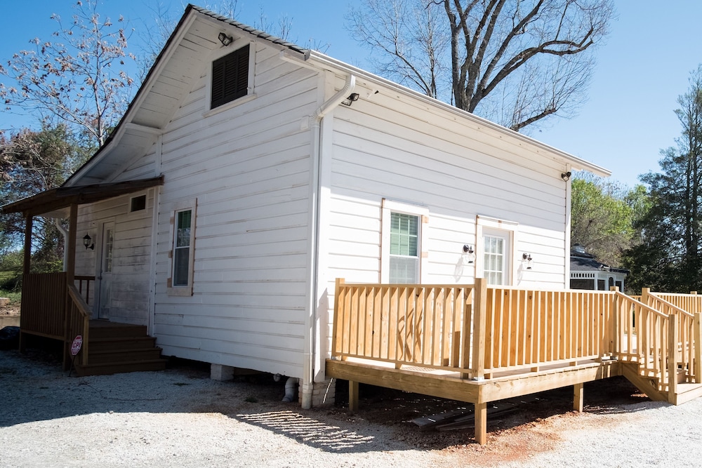 swamp rabbit inn travelers rest