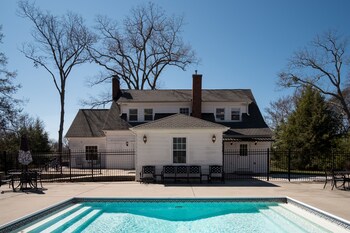 swamp rabbit inn travelers rest