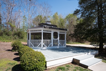 swamp rabbit inn travelers rest