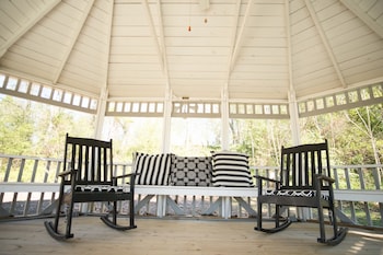 swamp rabbit inn travelers rest