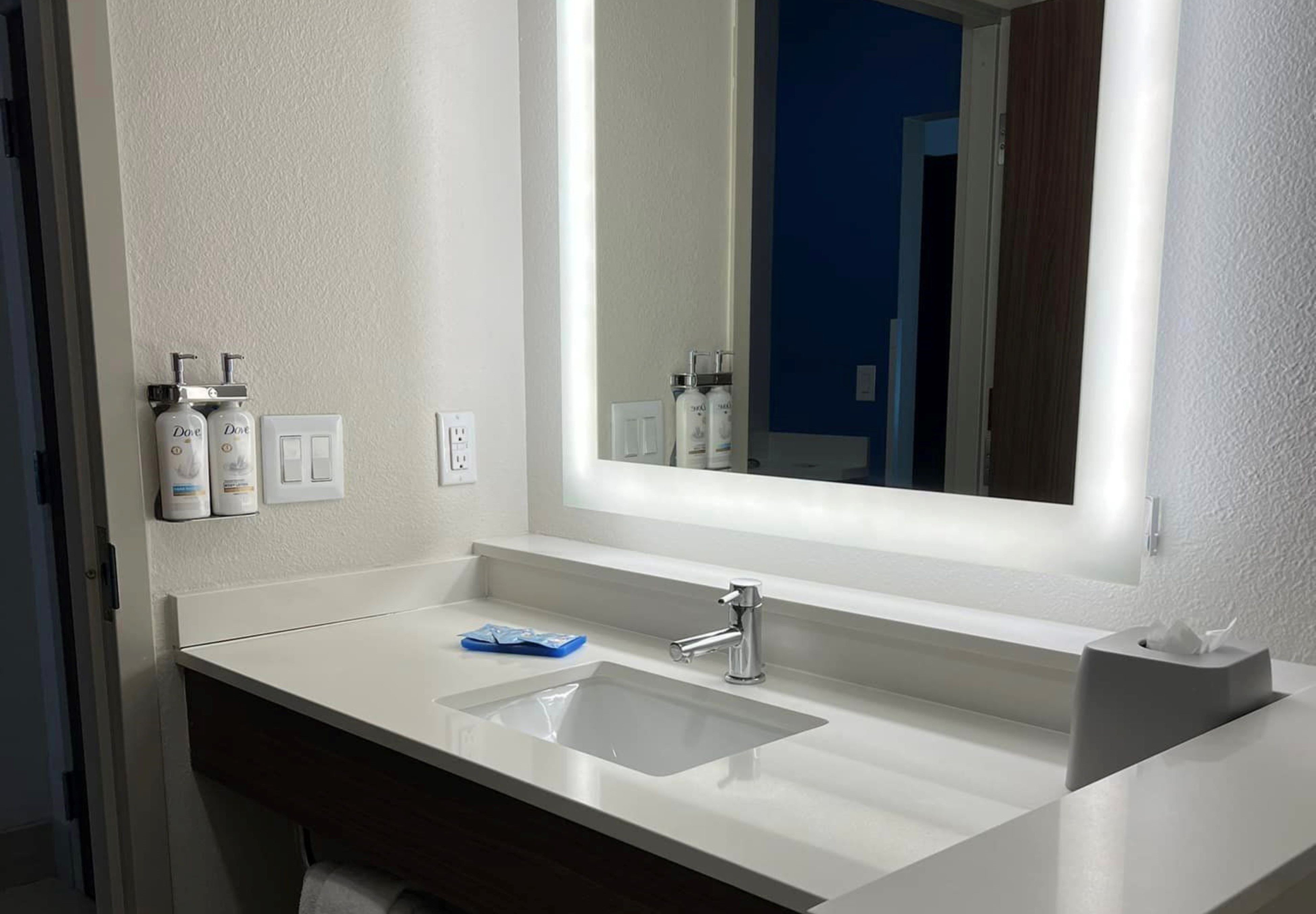 holiday inn express and suites bryan