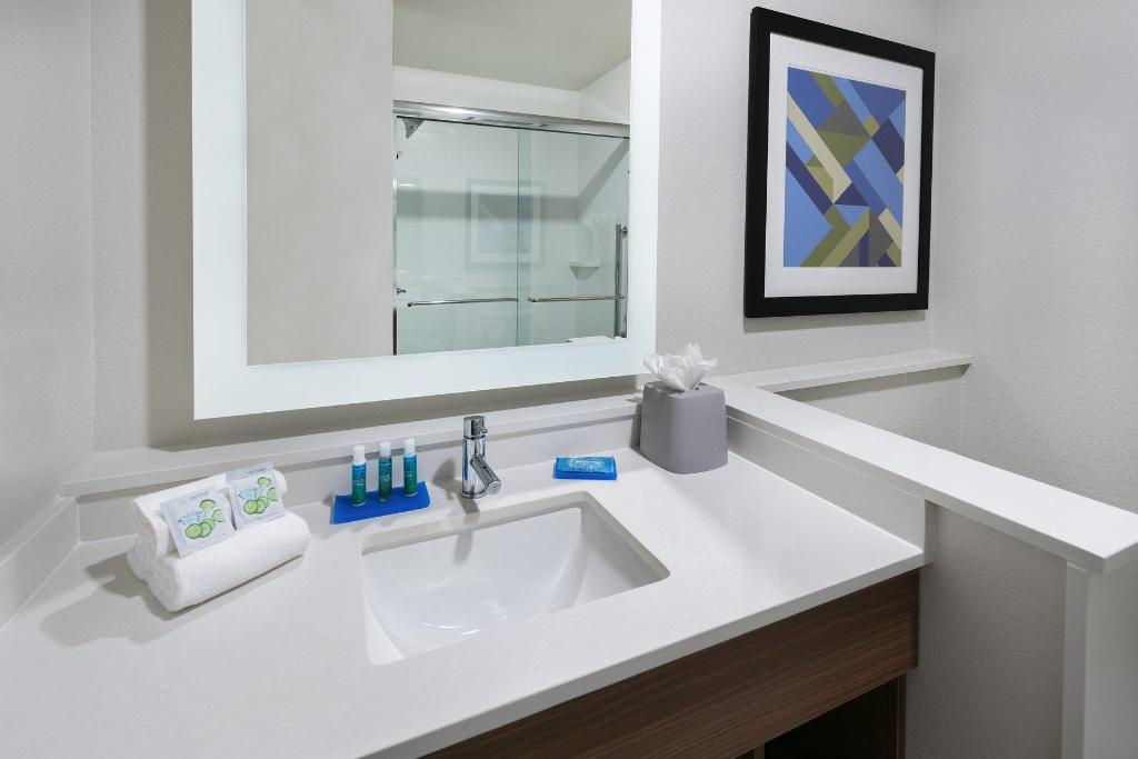 holiday inn express and suites bryan