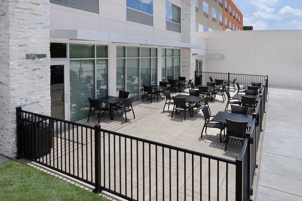 holiday inn express and suites bryan
