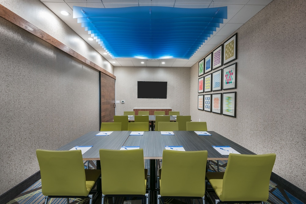 holiday inn express and suites bryan