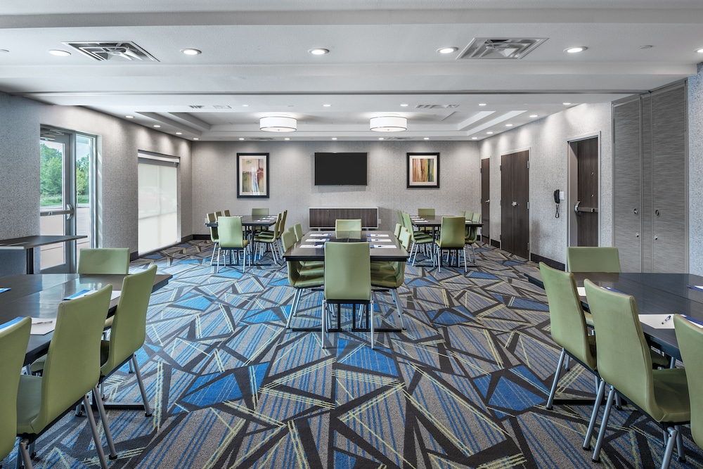 holiday inn express and suites bryan