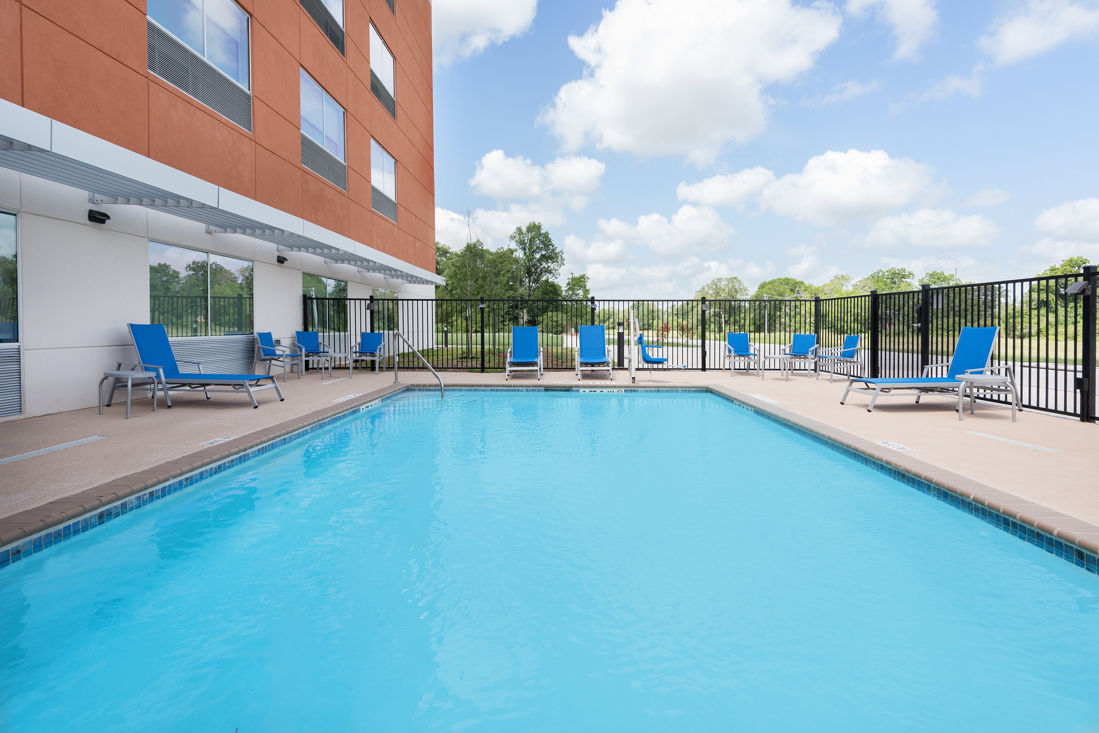 holiday inn express and suites bryan