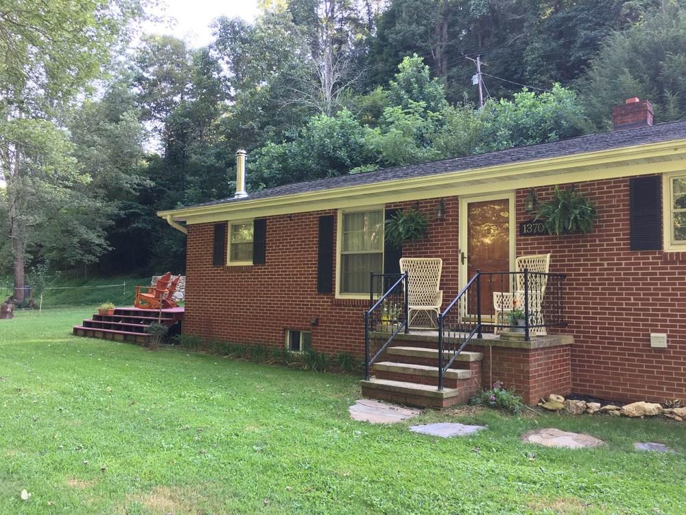 The Ashe Farm Bed & Breakfast,Madison>>Asheville,3 star