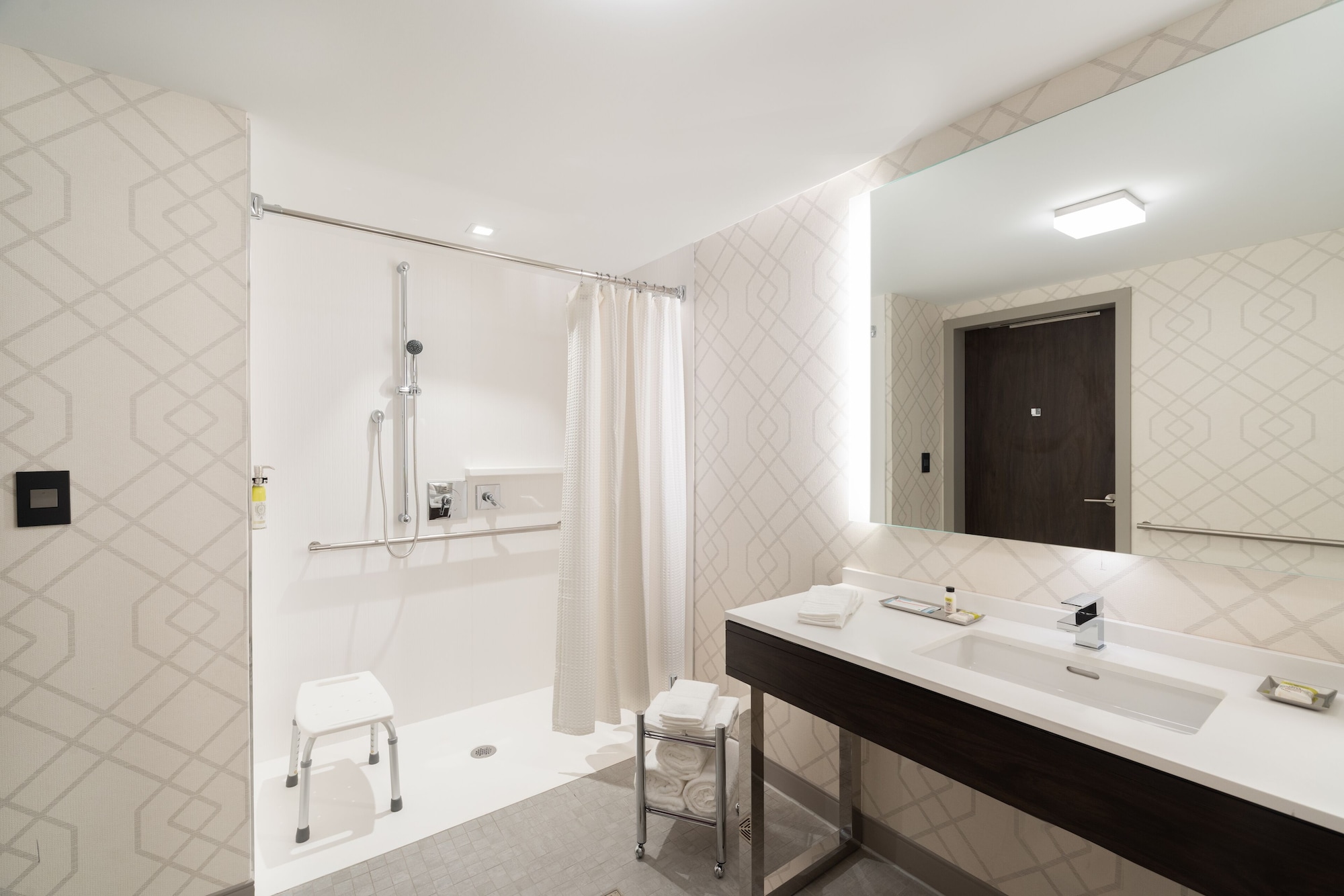holiday inn boston logan airport chelsea by ihg