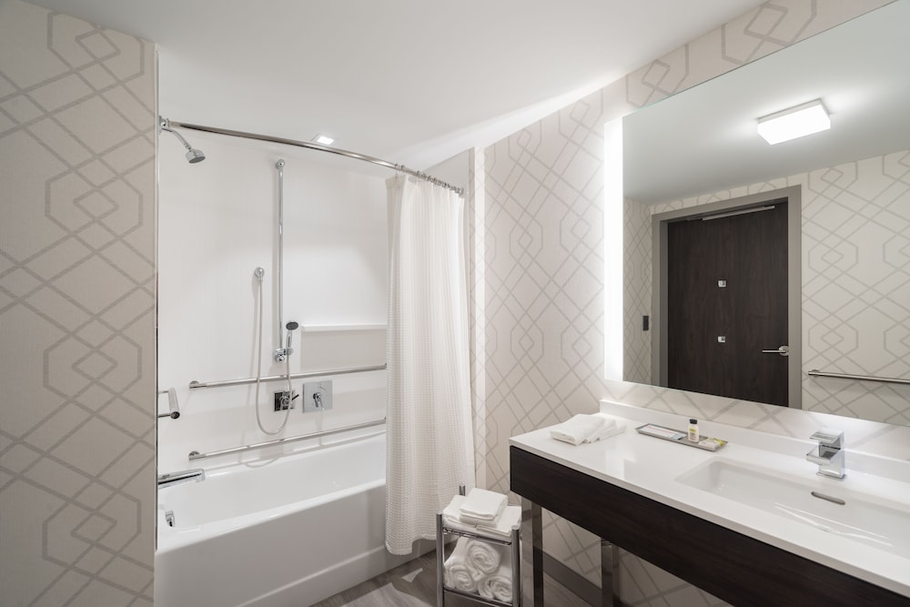 holiday inn boston logan airport chelsea by ihg