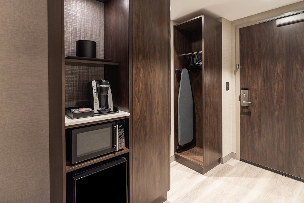holiday inn boston logan airport chelsea by ihg