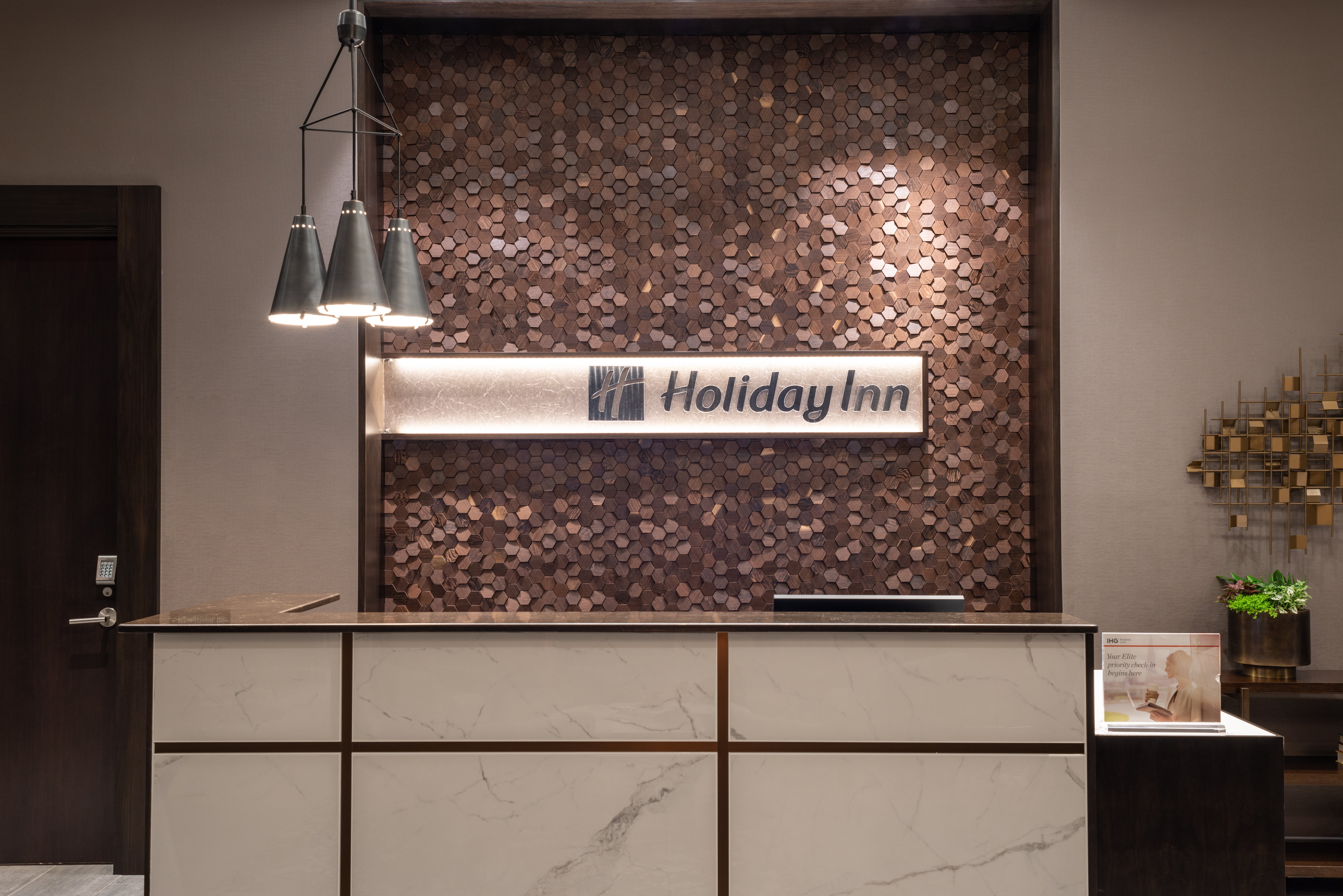 holiday inn boston logan airport chelsea by ihg
