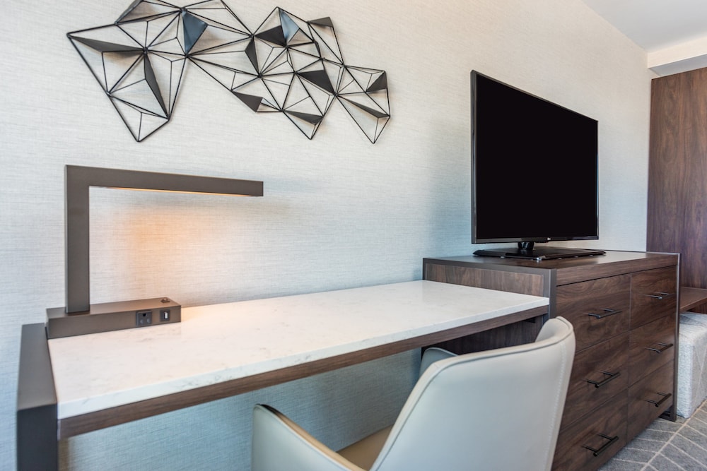 holiday inn boston logan airport chelsea by ihg