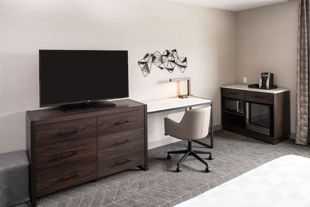 holiday inn boston logan airport chelsea by ihg