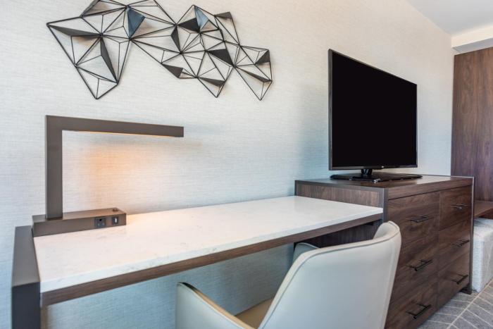 holiday inn boston logan airport chelsea by ihg