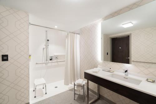 holiday inn boston logan airport chelsea by ihg