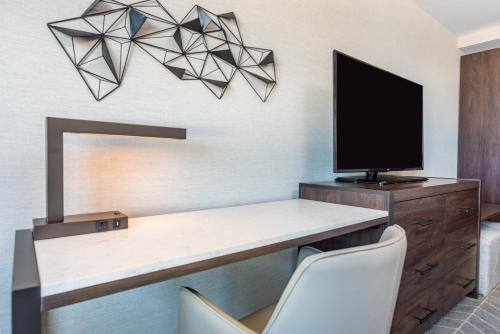holiday inn boston logan airport chelsea by ihg