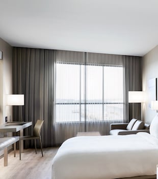 ac hotel portland downtown waterfront me