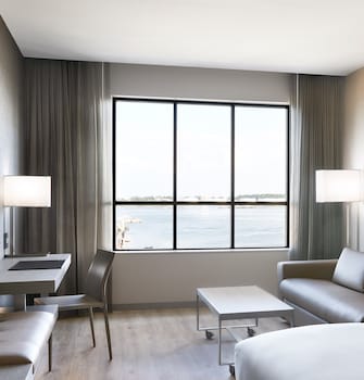 ac hotel portland downtown waterfront me
