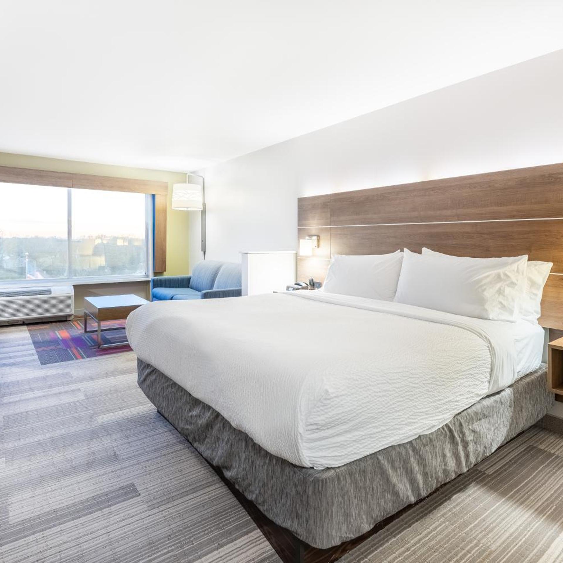 holiday inn express and suites nashville north springfield
