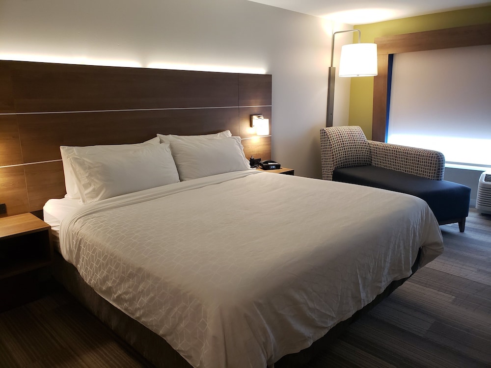 holiday inn express and suites nashville north springfield
