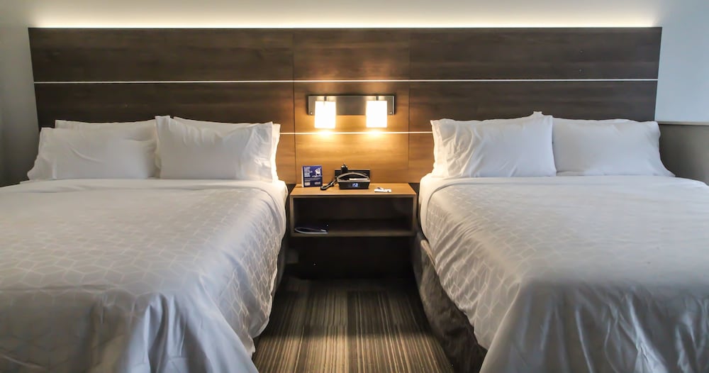 holiday inn express and suites nashville north springfield