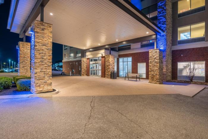 holiday inn express and suites nashville north springfield