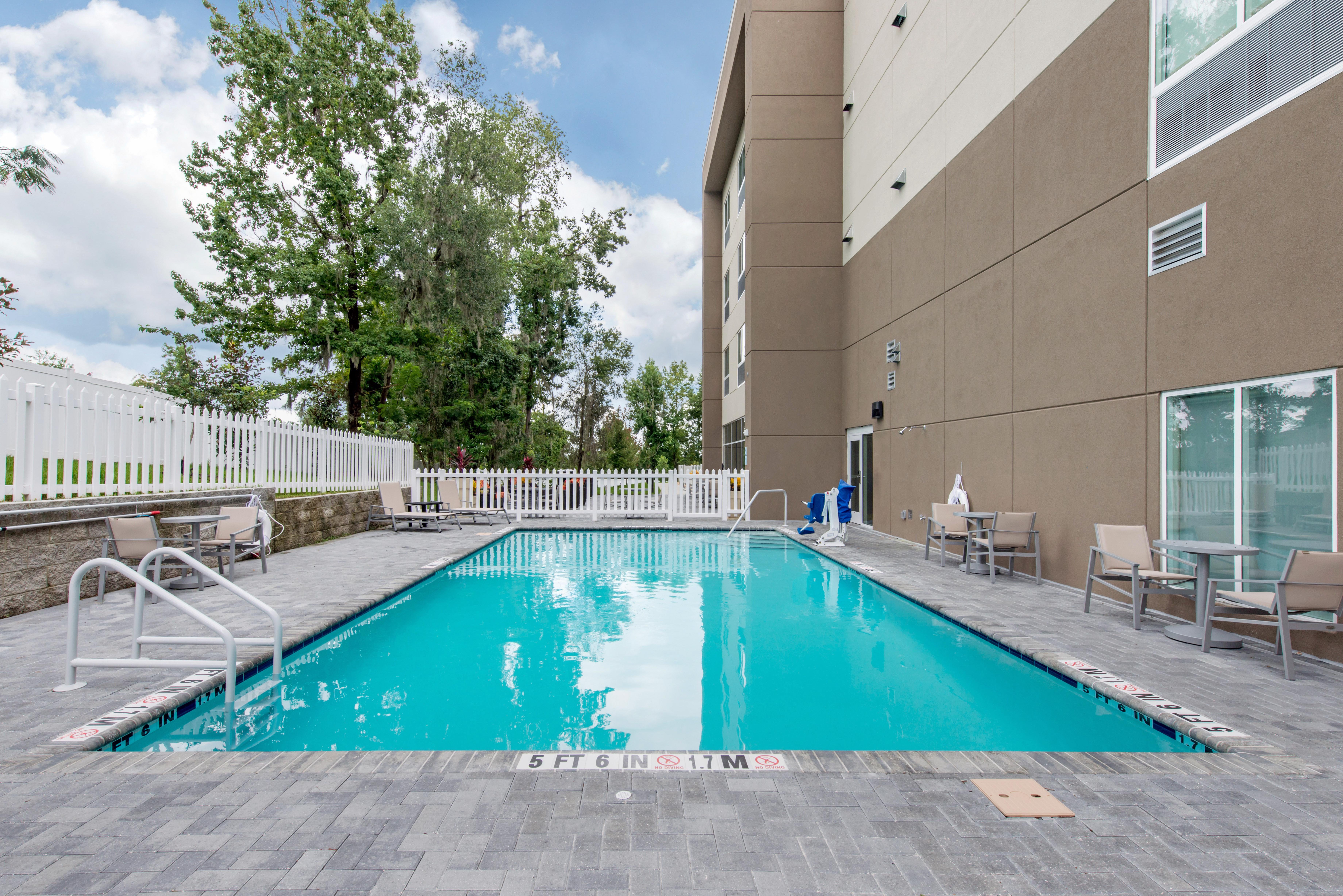 holiday inn express and suites alachua gainesville area