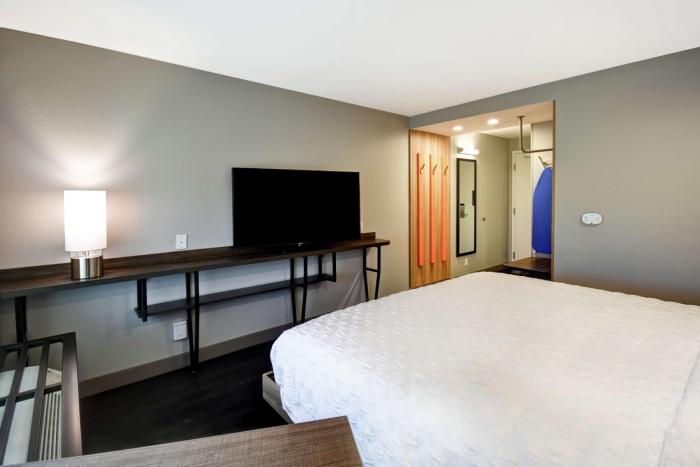 tru by hilton sterling heights detroit