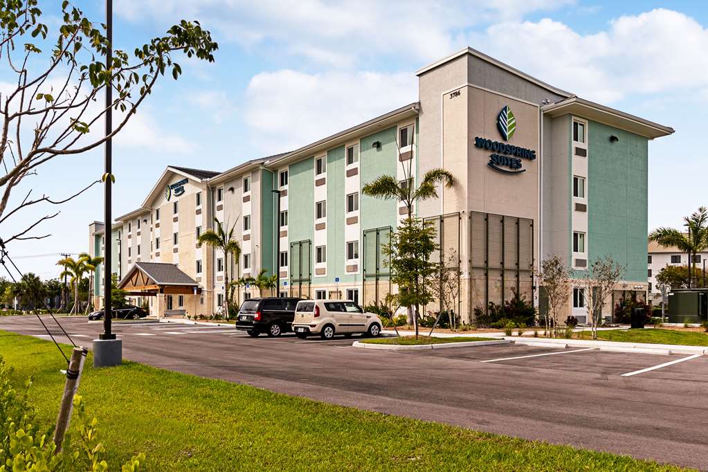 woodspring suites naples