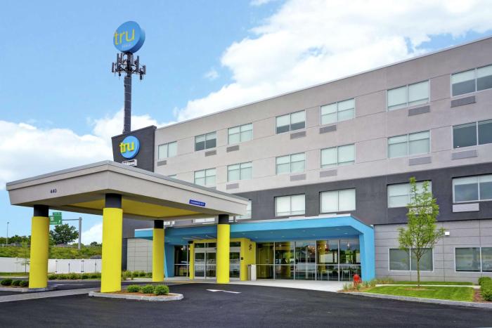 tru by hilton chicopee springfield
