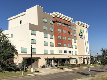 holiday inn express and suites houston westchase westheimer