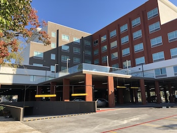 holiday inn express and suites houston westchase westheimer