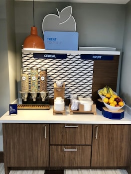 holiday inn express and suites houston westchase westheimer