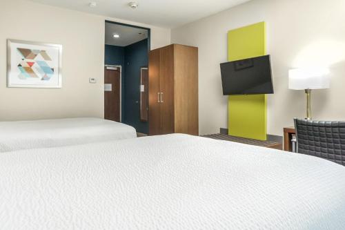 holiday inn express and suites houston westchase westheimer
