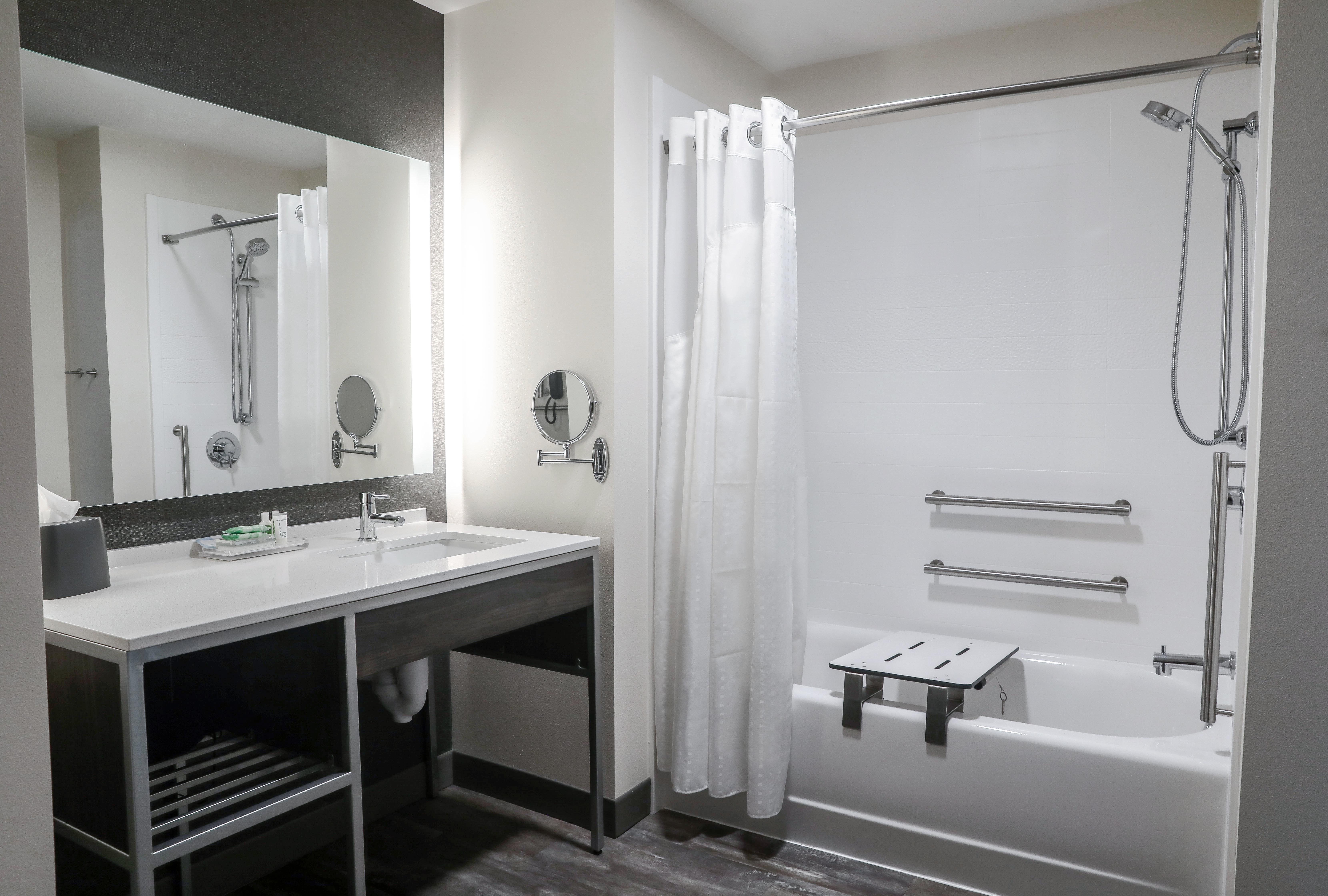 holiday inn and suites sioux falls airport by ihg