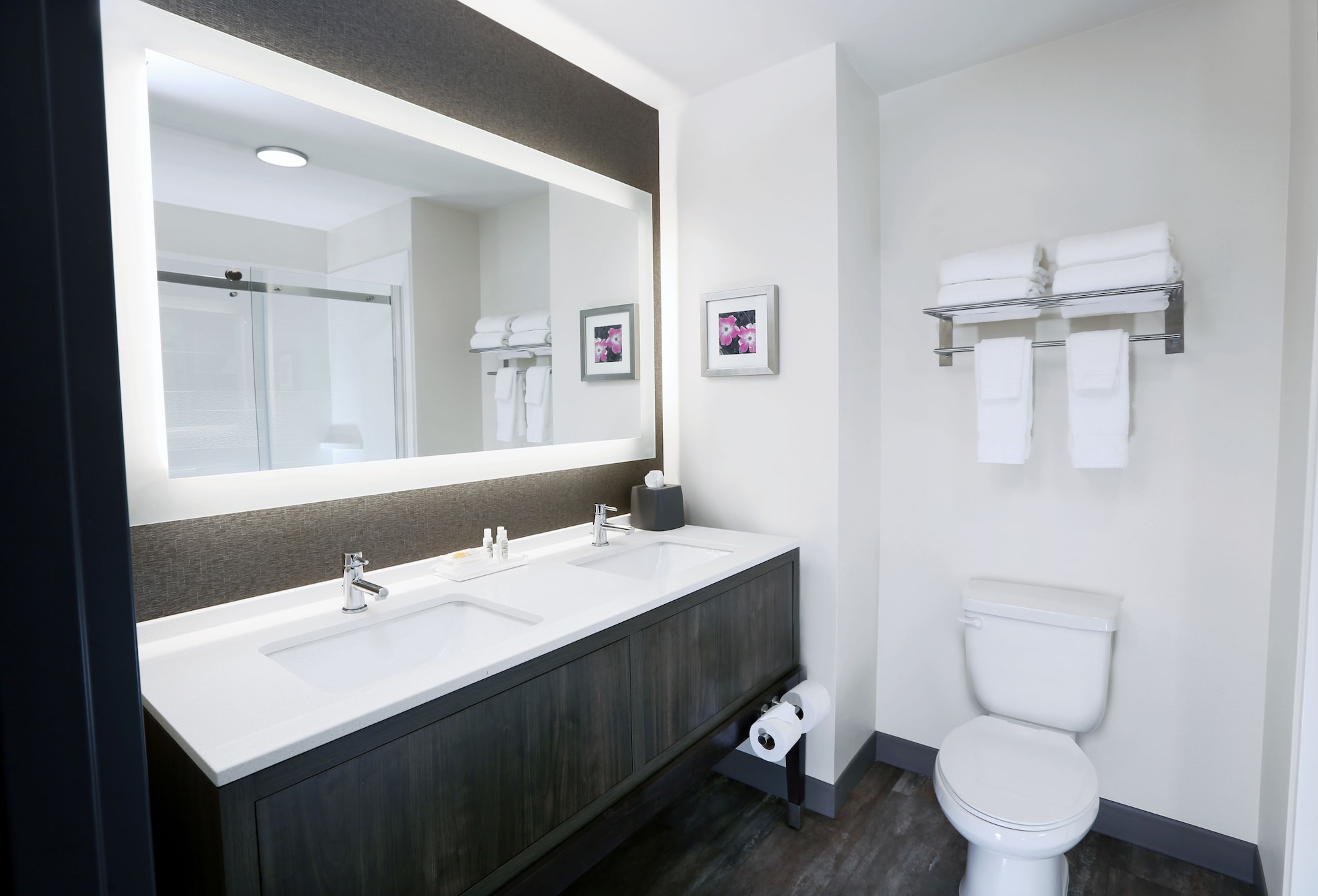 holiday inn and suites sioux falls airport by ihg