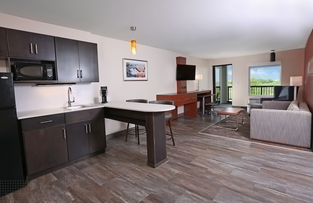 holiday inn and suites sioux falls airport by ihg
