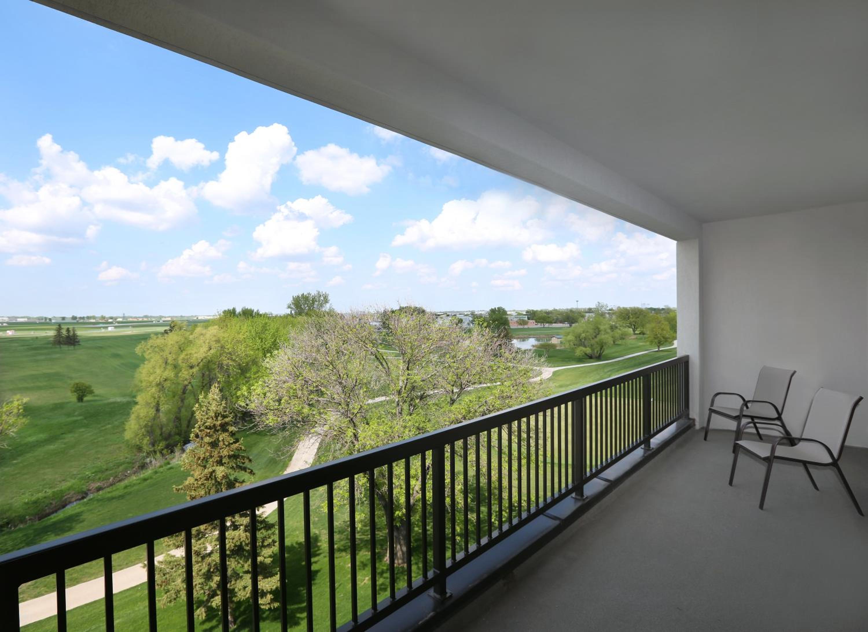 holiday inn and suites sioux falls airport by ihg
