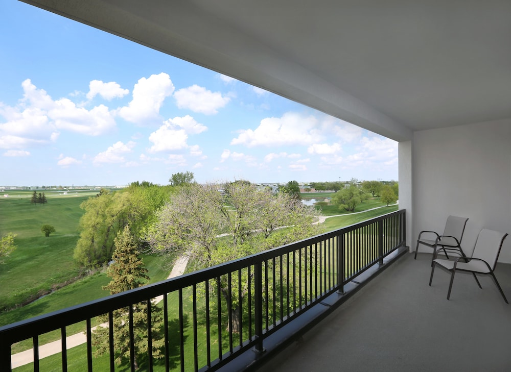 holiday inn and suites sioux falls airport by ihg