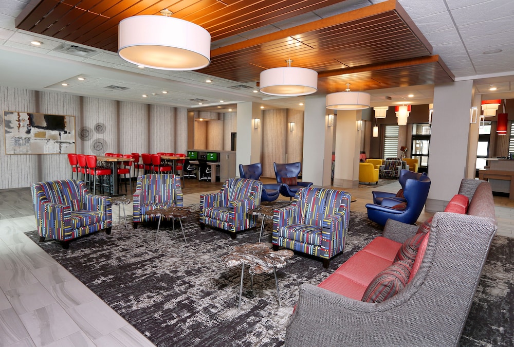 holiday inn and suites sioux falls airport by ihg