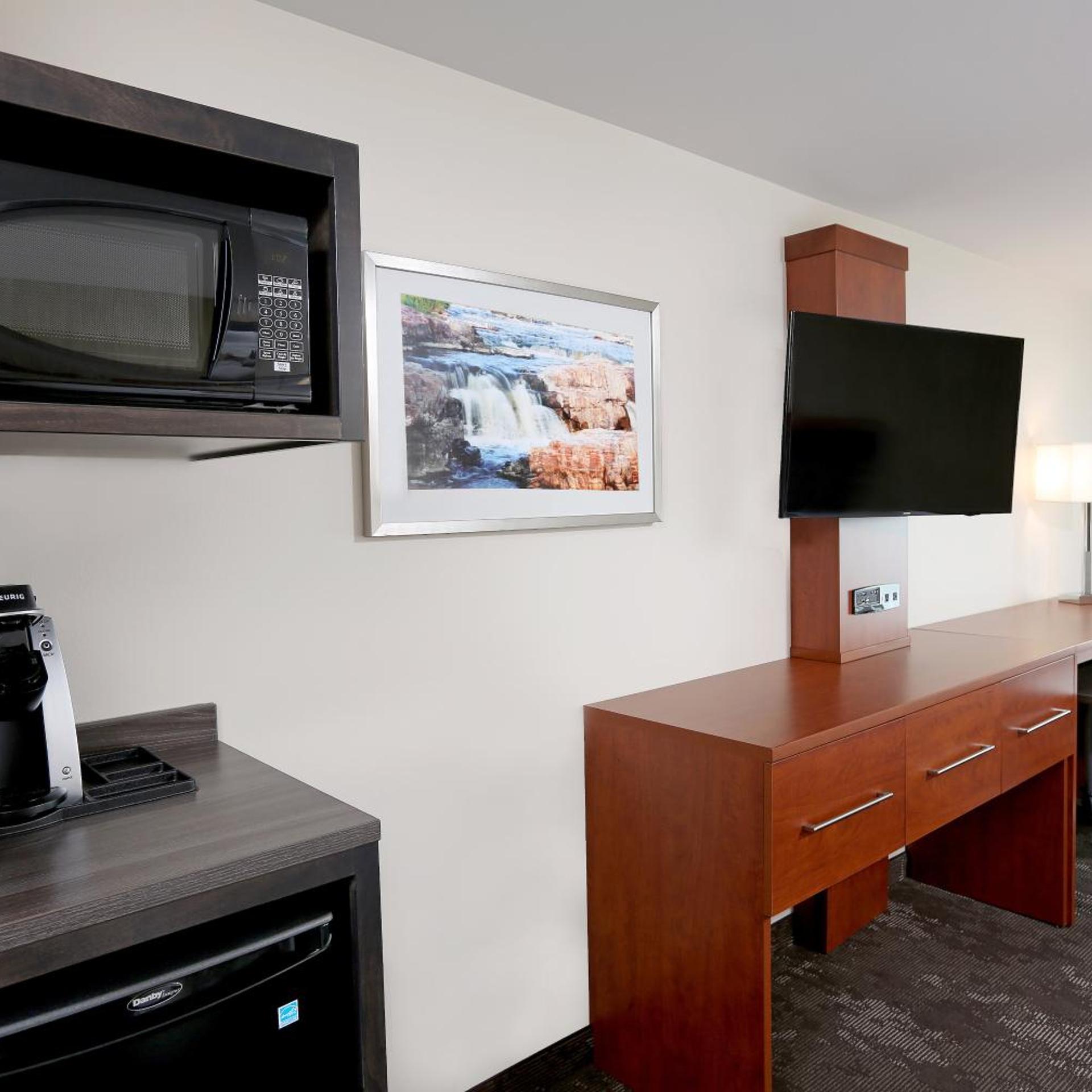 holiday inn and suites sioux falls airport by ihg