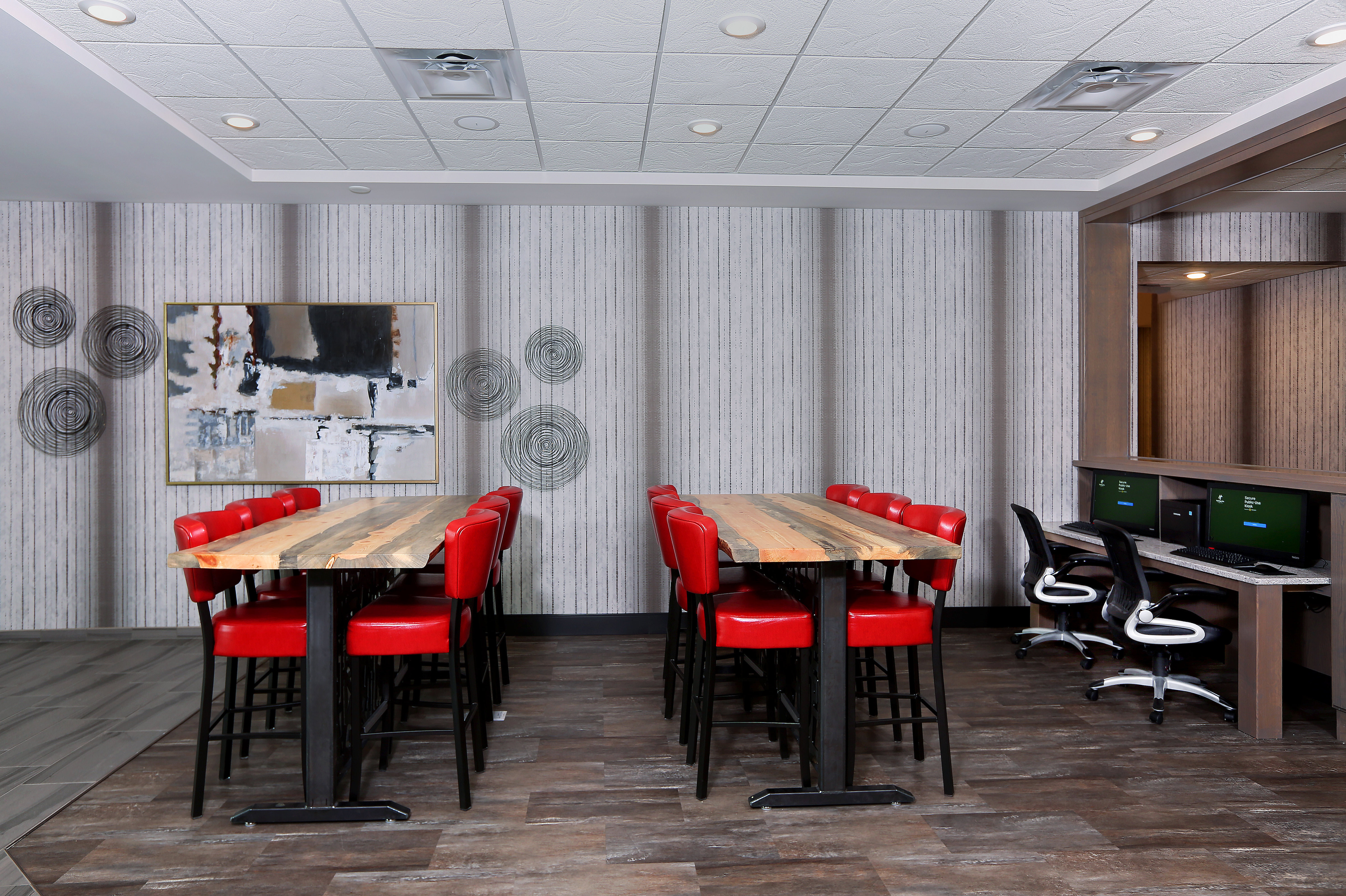 holiday inn and suites sioux falls airport by ihg