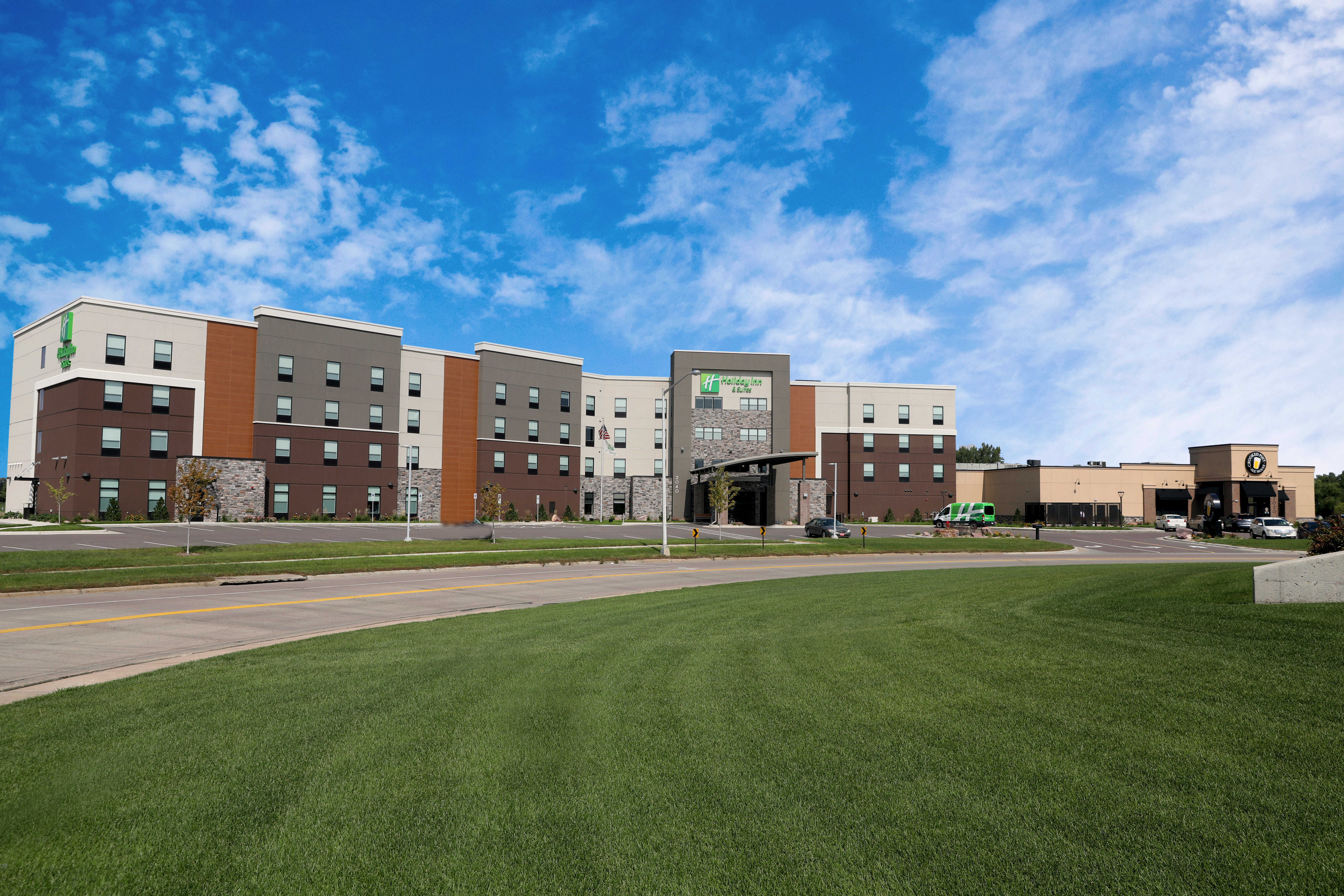 holiday inn and suites sioux falls airport by ihg