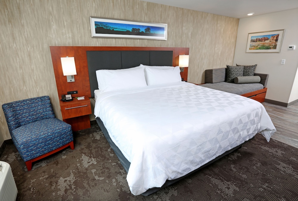 holiday inn and suites sioux falls airport by ihg