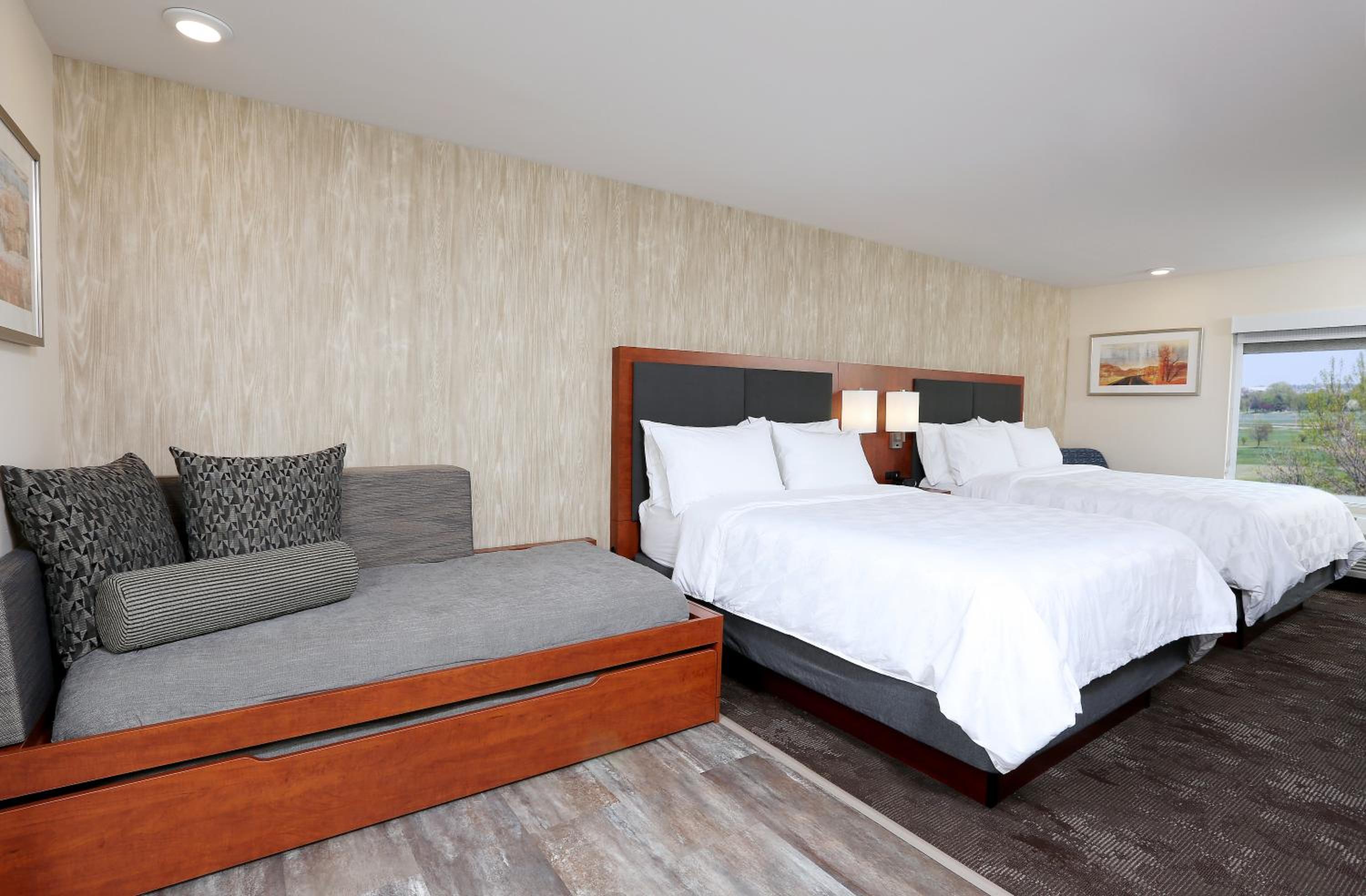holiday inn and suites sioux falls airport by ihg