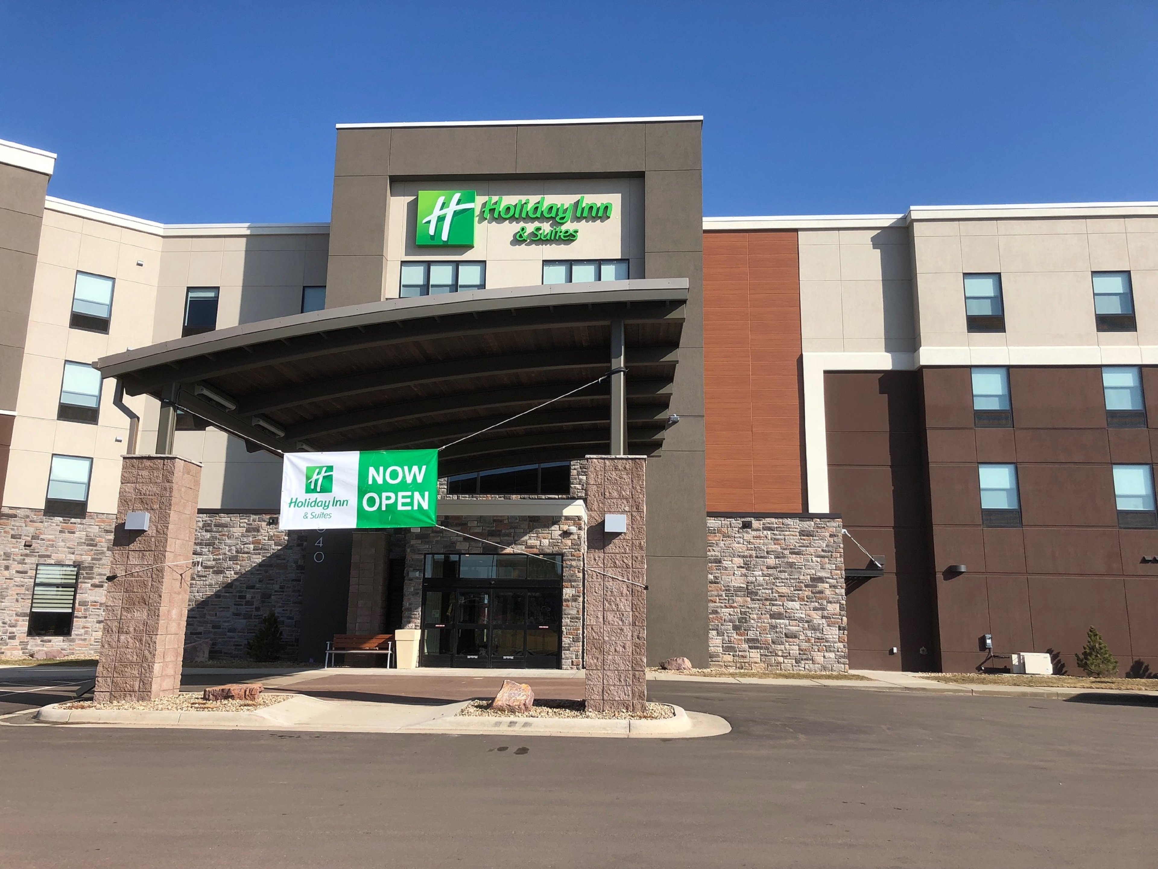 holiday inn and suites sioux falls airport by ihg