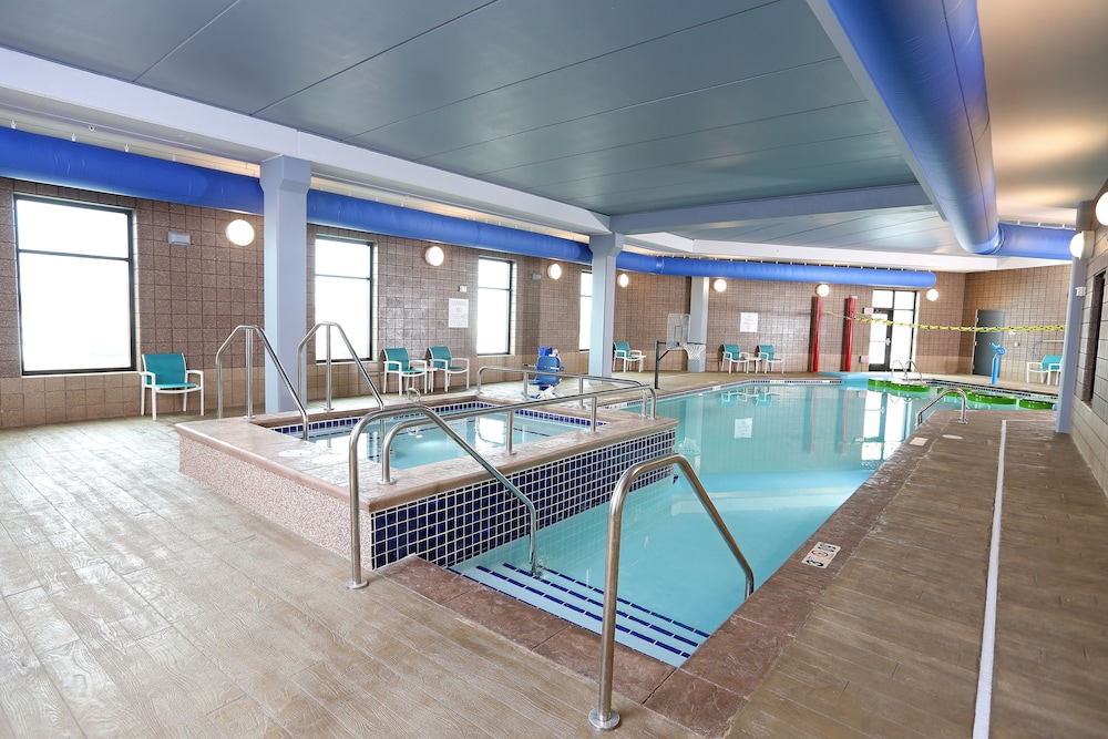 holiday inn and suites sioux falls airport by ihg